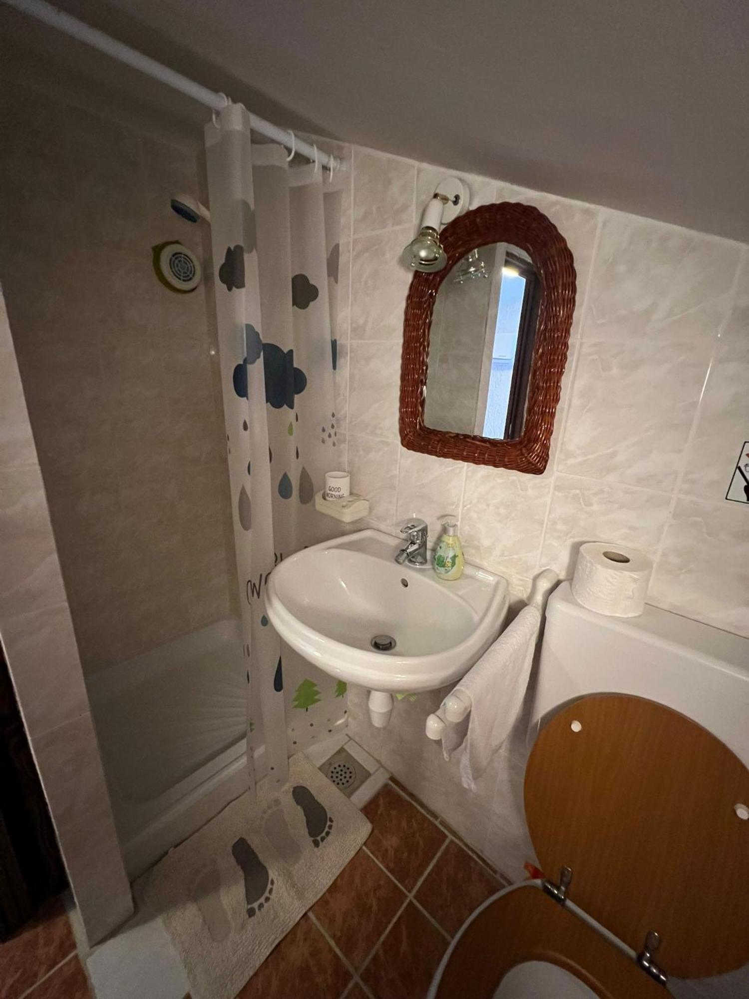 Apartments Dora And Tonka Krk 波拉特 外观 照片
